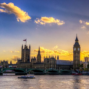 Sunset over Parliament and Big Ben in London (Photo by Paolo Fernandez)