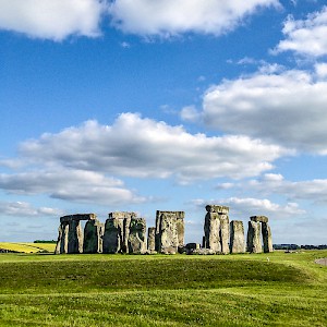 Ancient Stonehenge is a popular day trip from London (Photo by Pablo FernÃ¡ndez)