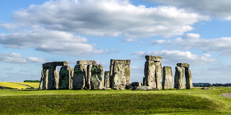 Ancient Stonehenge is a popular day trip from London (Photo by Pablo FernÃ¡ndez)