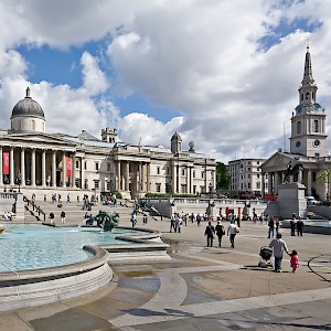 The north side of Trafalgar Square, with the National Gallery and St-Martin-in-the-Fields (Photo by Diliff)