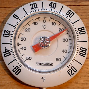 The UK officially uses Celsius (but some still stick to Fahrenheit) (Photo by Stilfehler)
