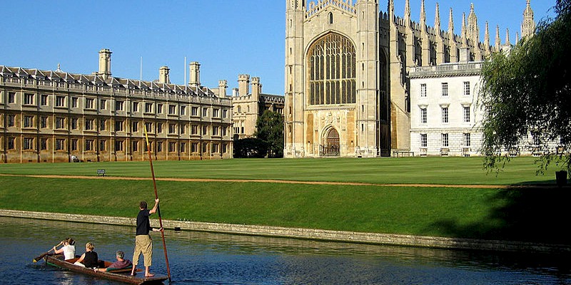 Punting on the Cam in Cambridge, a popular side trip from London (Photo courtesy of Context Travel)